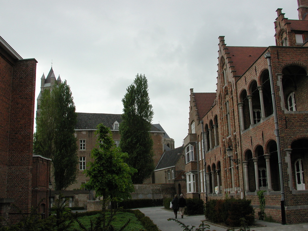 courtyard behind Memling Museum