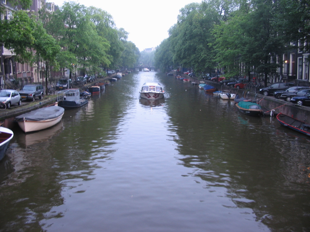 tour boat on the Singel