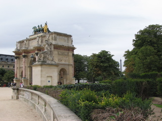 Archway between the Louvre and Tulieres