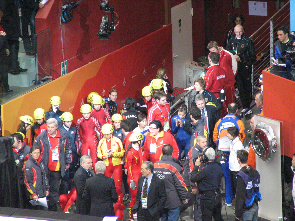 teams entering for the women's 3000m relay