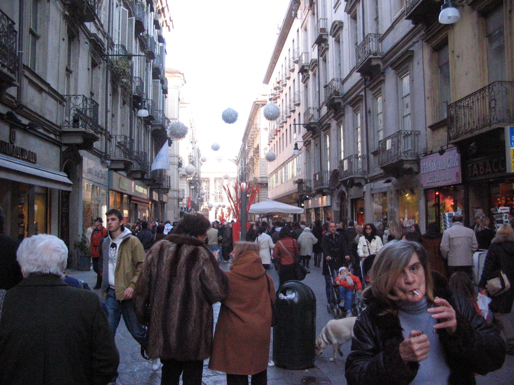 Crowd on the main drag in Torino