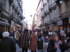 Crowd on the main drag in Torino